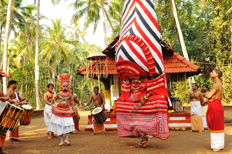 Cérémonie Theyyvam dans le Kerala