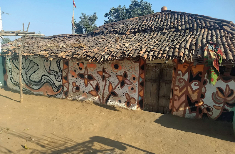 Maisons colorées lors du festival Sorhai