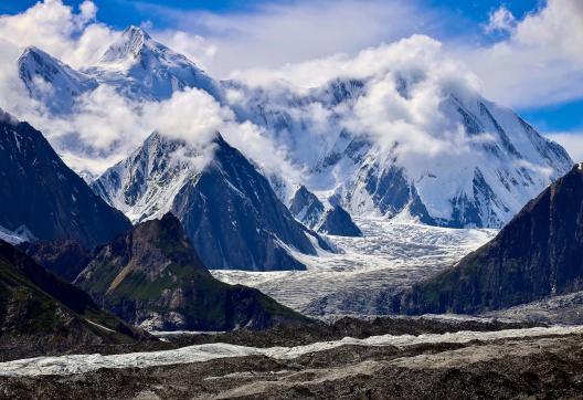 Randonnée sur le glacier Chogo Lungma dans le nord Pakistan