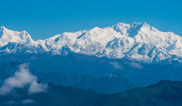 Vue sur le Kangchenjunga et Jannu depuis Tonglu en Inde