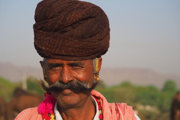 Trek avec un homme moustachu entre Rajasthan et Gujarat