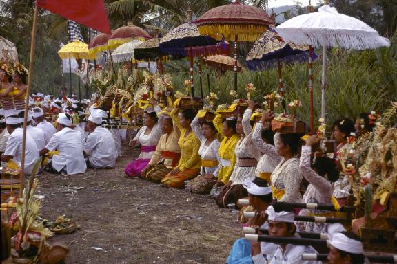 Immersion dans la cérémonie hindouiste de Galungan sur l'île de Bali