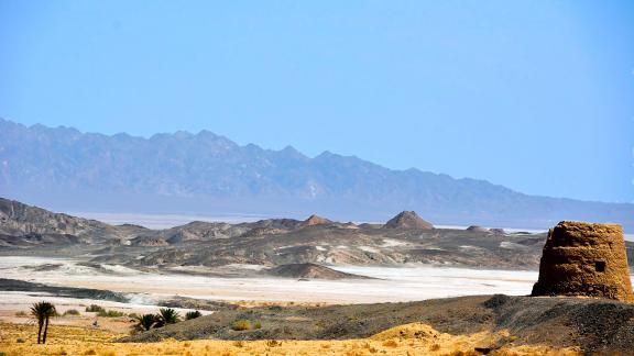 immersion dans le paysage du désert salé du sud iranien
