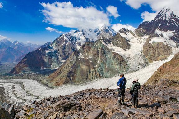 Sommets et les glaciers du Pamir Tadjik Fedchenko