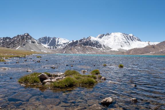 Randonnée vers les eaux cristalines du Lac Chapdar entre le col de Langar et Uchkul au Tadjikistan