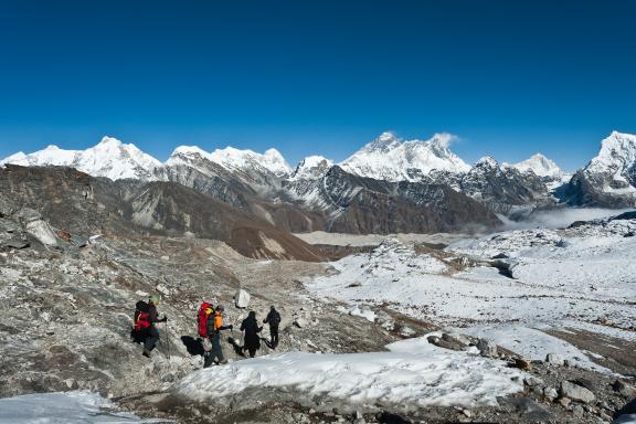 Le Renjo la à 5340 m et vue sur l’Everest et le Lhotse dans la région du Kumbhu au Népal