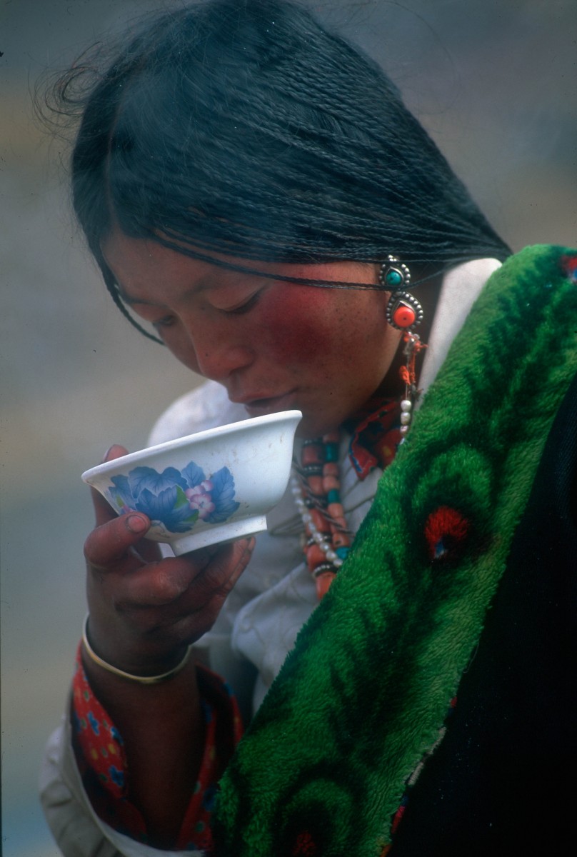 Porteur népalais lors d'un trek en Himalaya