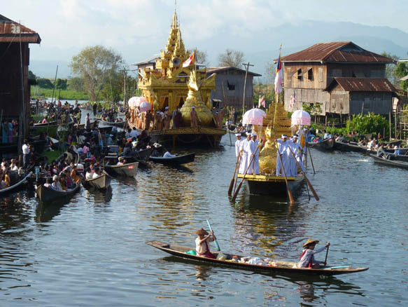 Cérémonie Nat-Pwe, fête des esprits en Birmanie