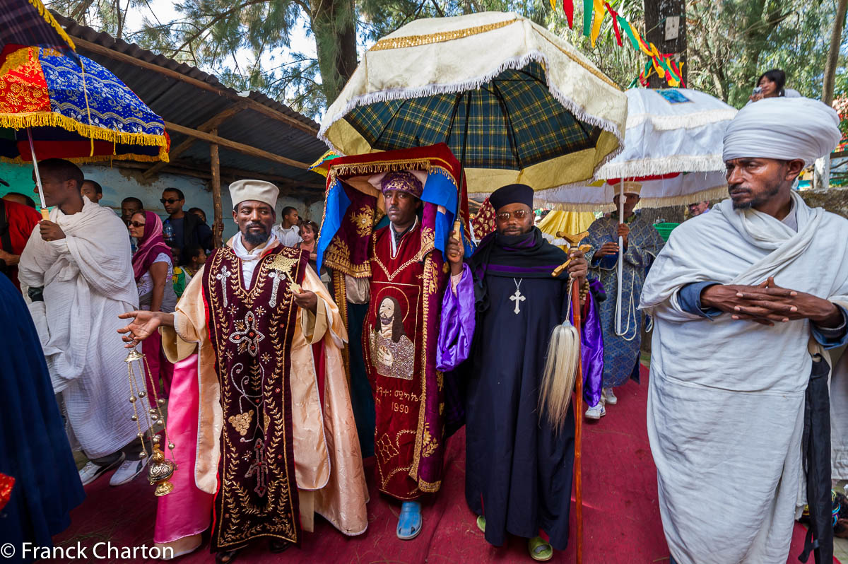 Les tabbots, ou tables de la loi des diverses paroisses de Gondar, sont transportées en grande pompe vers le lieu des cérémonies religieuses