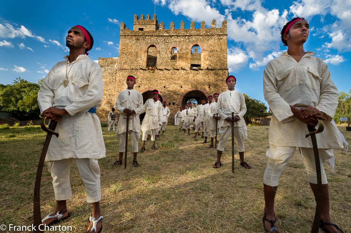 Reconstitution en costumes d’époque, dans les vestiges des châteaux du Roi Fasilidas