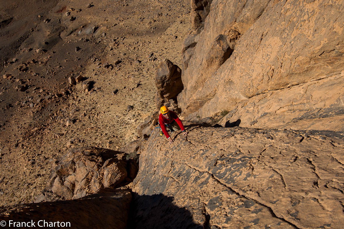 Pendant l’ascension des aiguilles basaltiques, voies de difficulté moyenne à très difficile. 