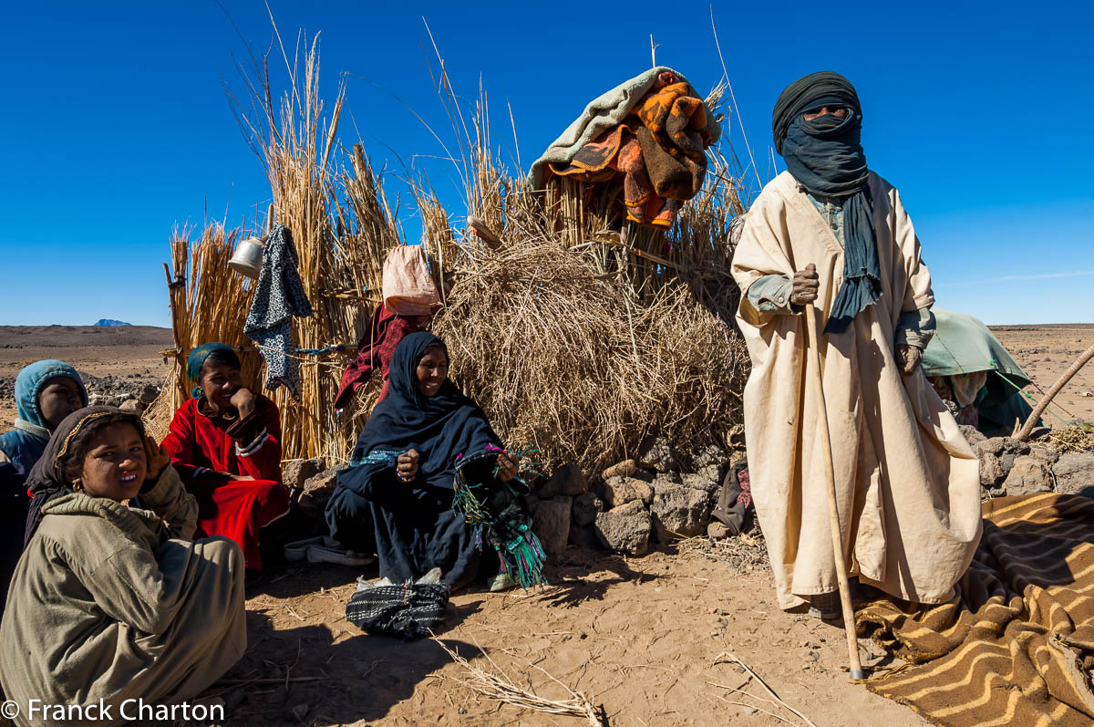 Campement nomade dans le massif de l’Atakor. 