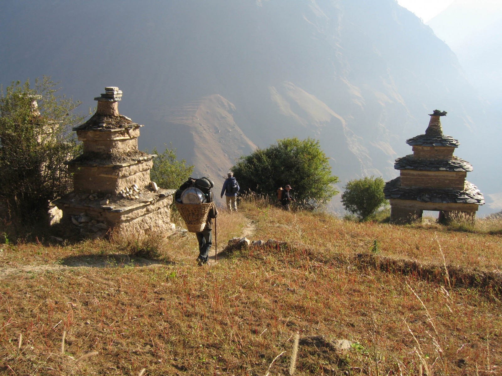 Paysage himalayen lors d'un trek au Népal
