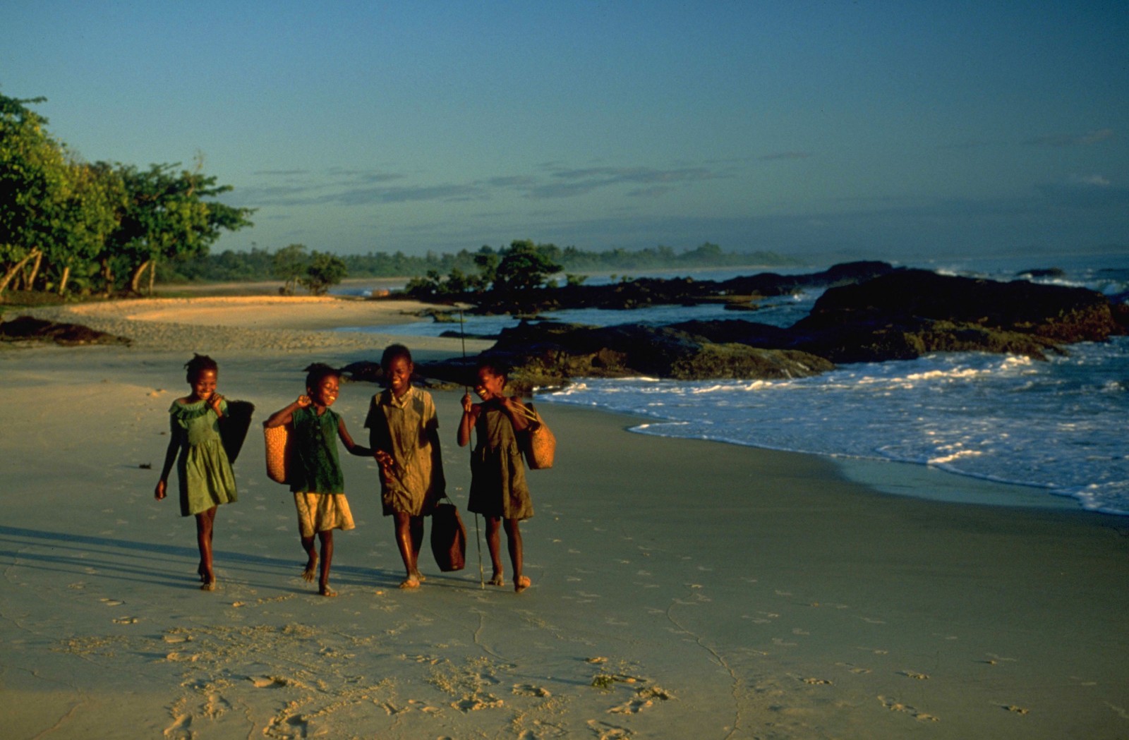 les enfants sur la plage