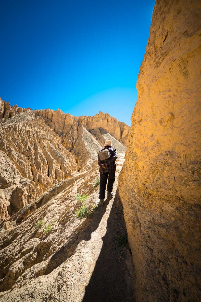 Sentier vers la grotte de Konchok Ling, Mustang