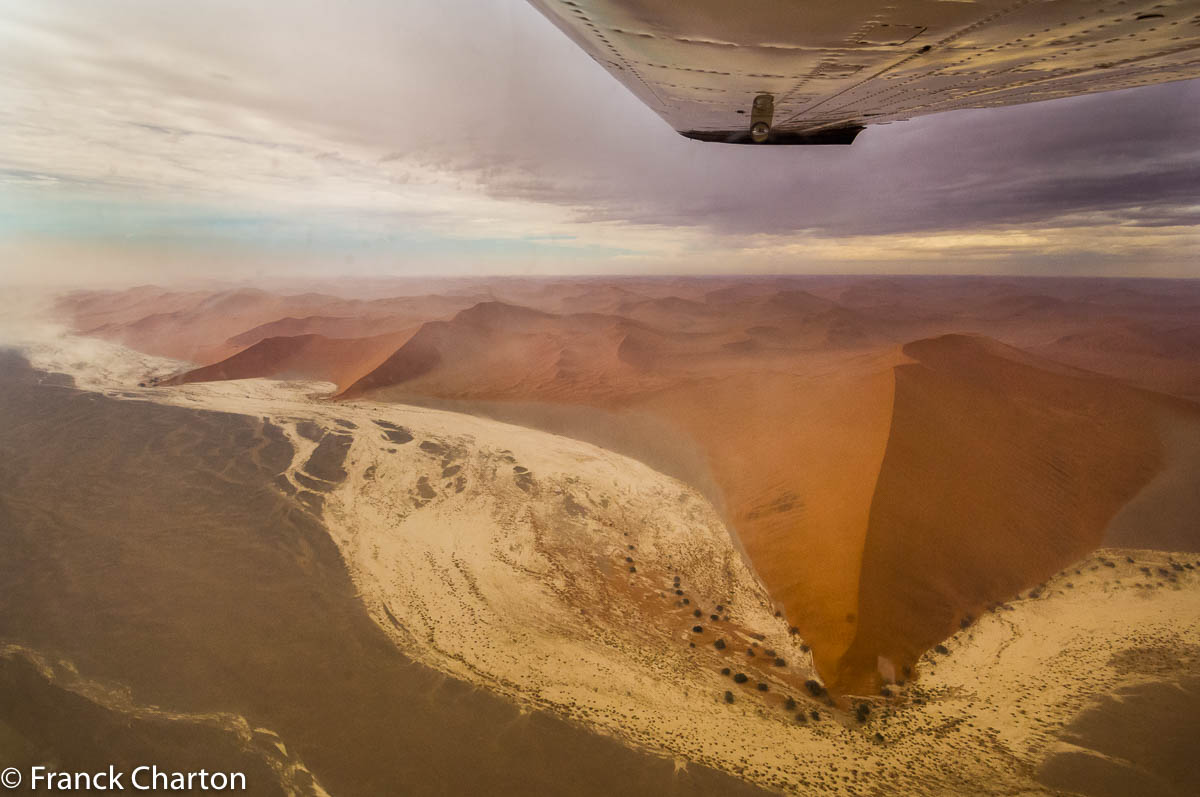 Couloir des dunes de Sossusvlei, sous la tempête de sable ! 