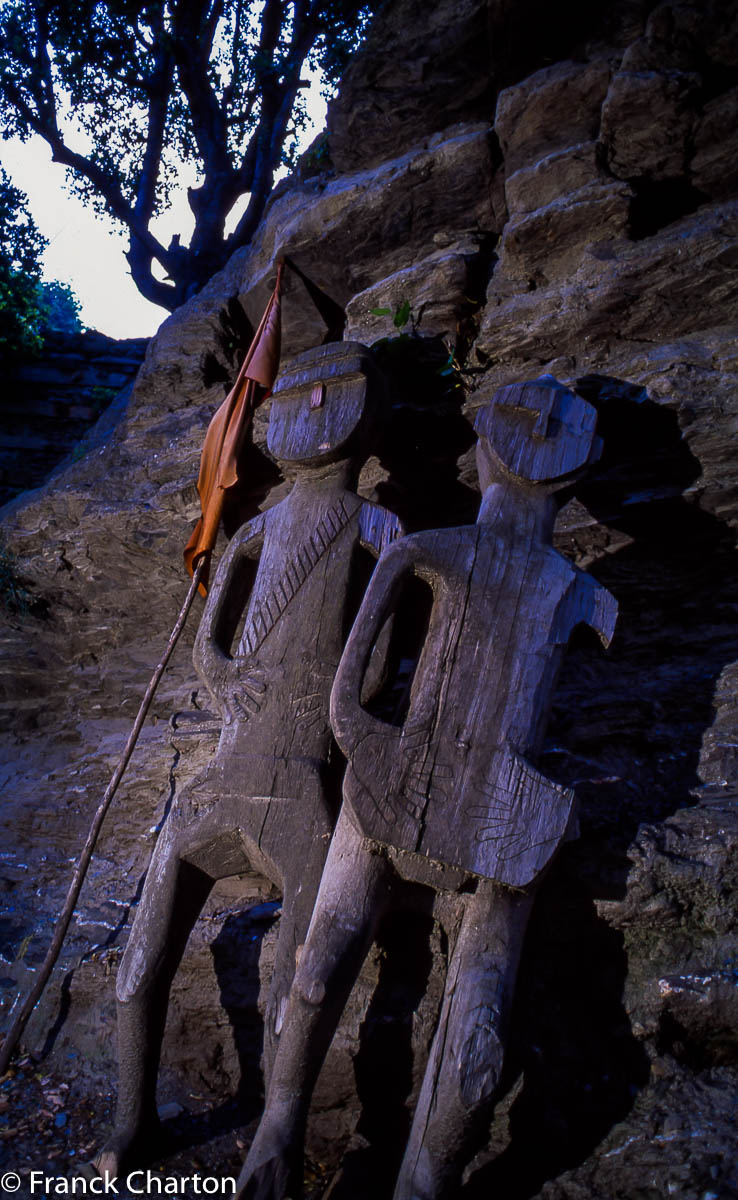 Effigies de bois des ancêtres