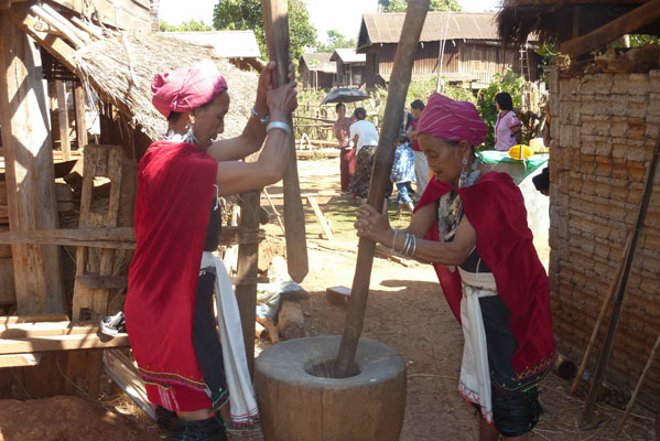 Femme kayah, Birmanie