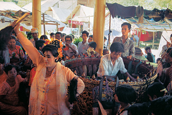 Cérémonie traditionnelle birmane