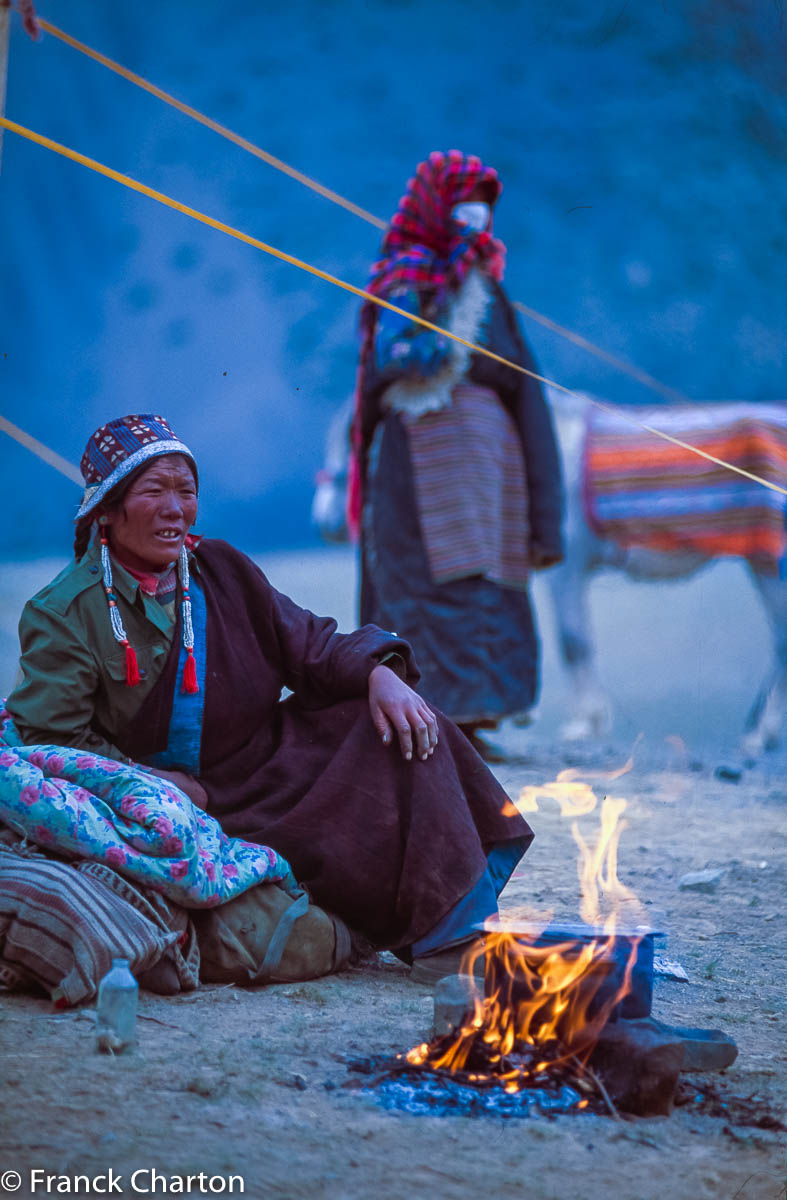 Camp nomade dans les steppes des hauts plateaux du Ngari, près de Saga 