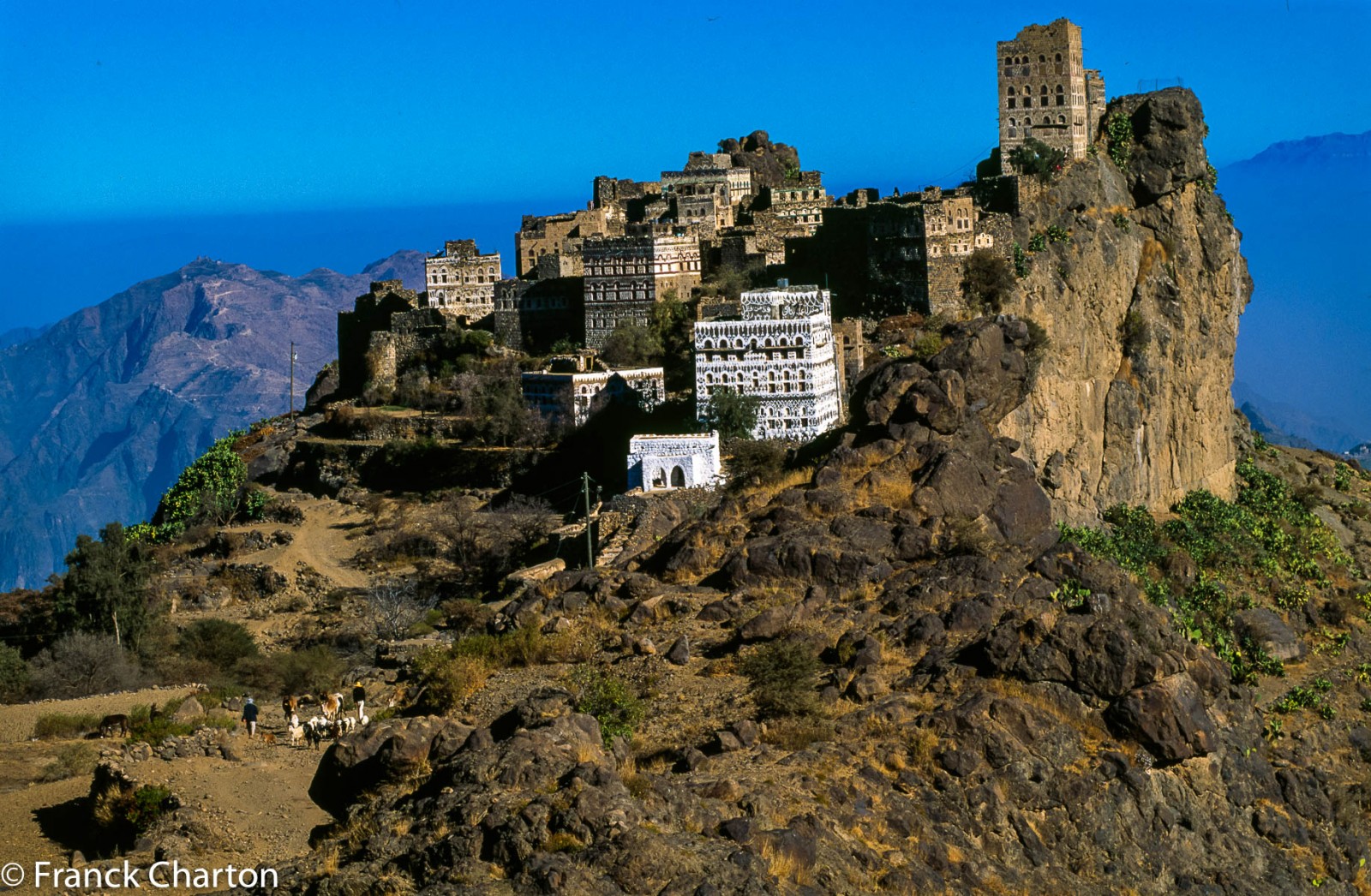 Village perché typique du Djebel Haraz.