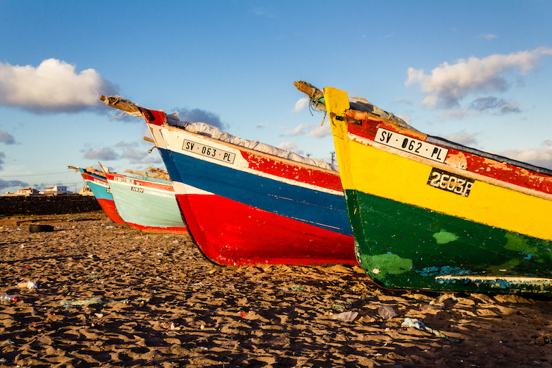 Barques de pêcheurs sur une plage de Sao Vicente © Susana Martins