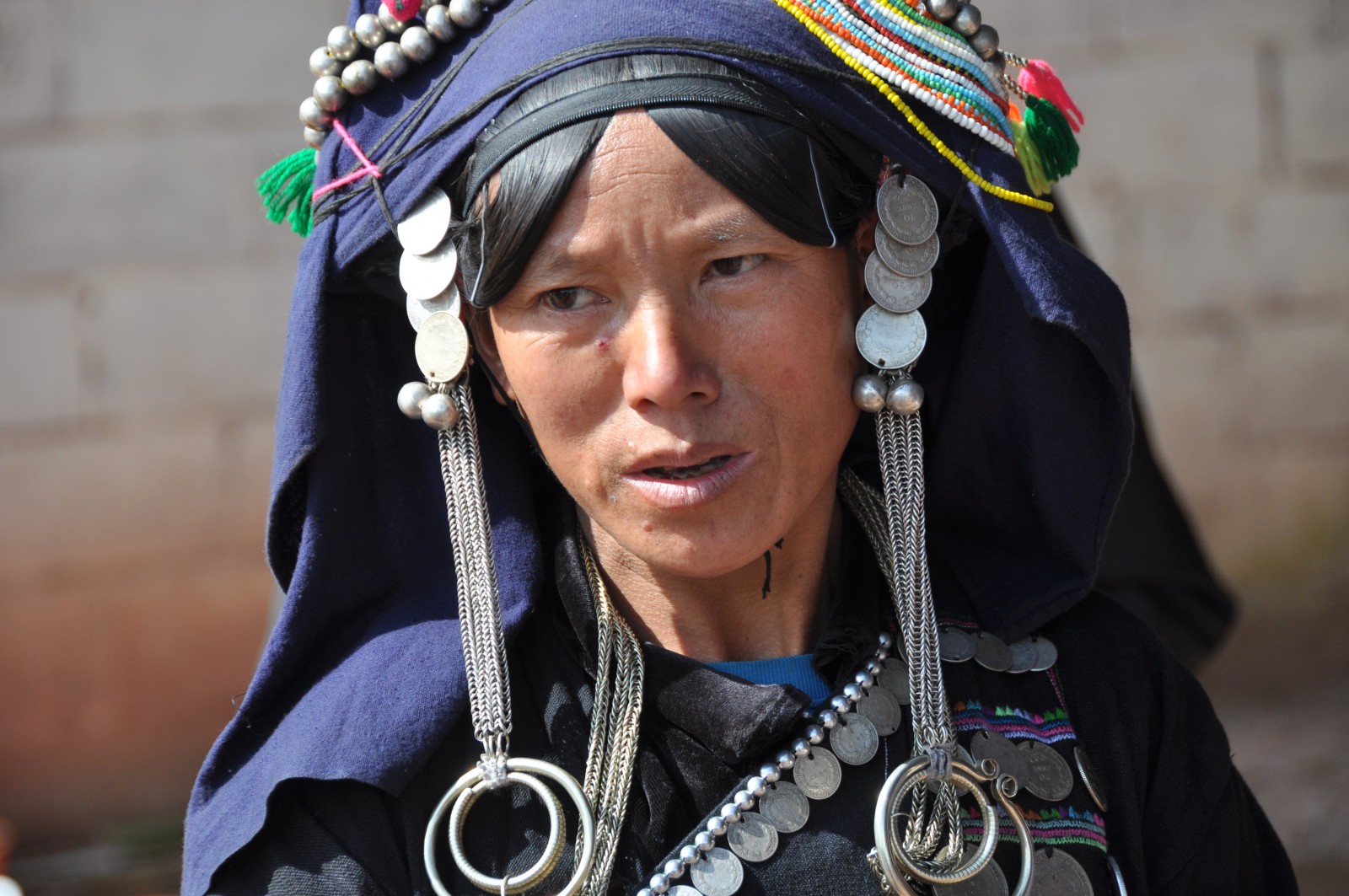 Femme hani en costume traditionnel, région de Yuanyang