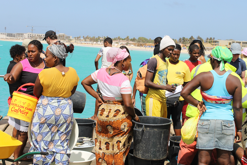 Vendeuses de poissons © Stan PVCV