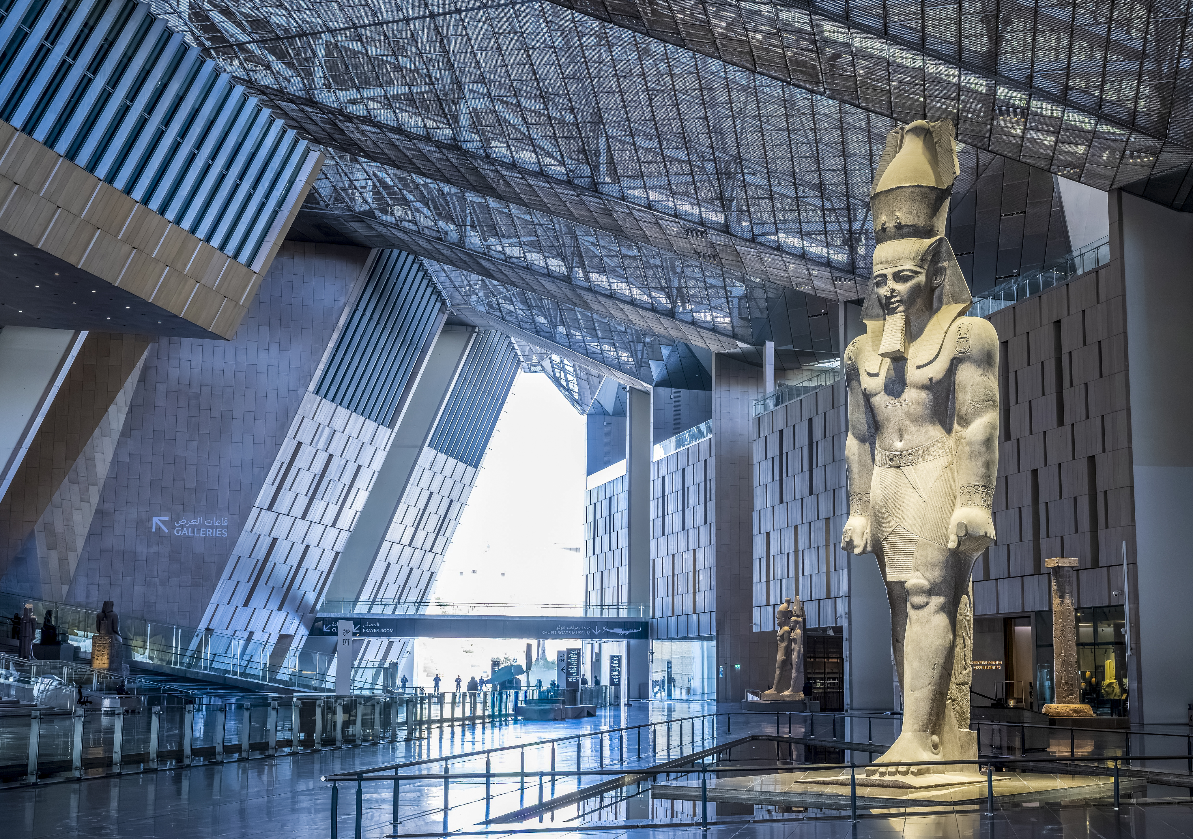 Colosse de Ramsès II dans le Grand atrium du GEM