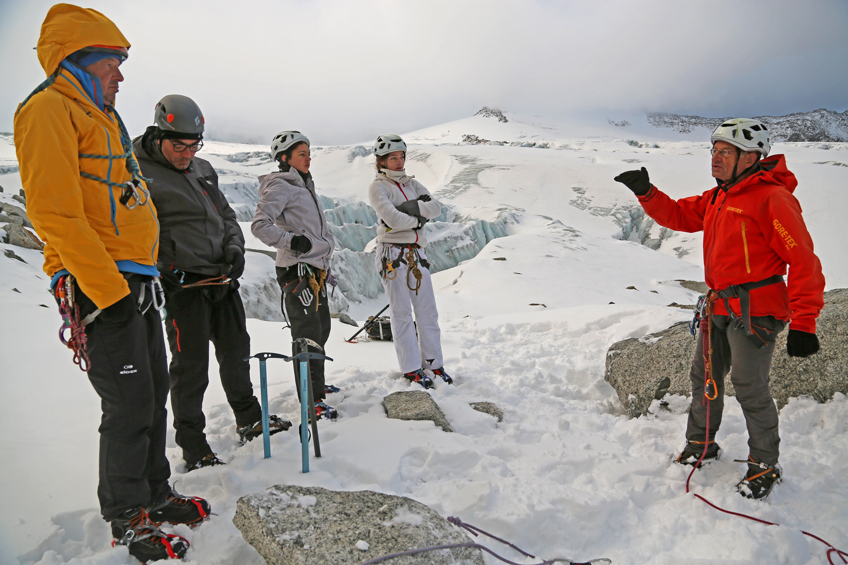 Bernard Muller avec un group de stagiaire de l'école de l'aventure