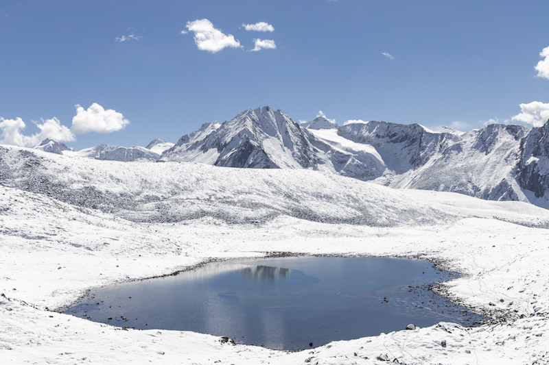 Montagnes et lacs au Bhoutan