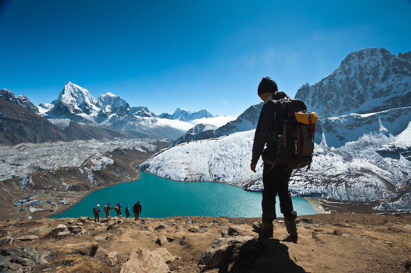 Le lac Gokyo et vue sur le Cholatse © David Ducoin