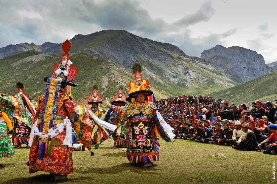 Danse lors du pèlerinage de la Montagne de Cristal au Dolpo