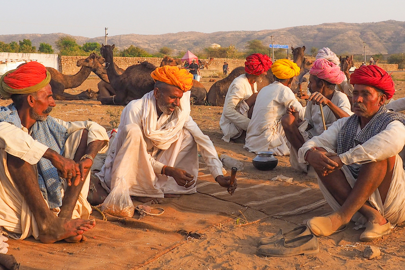 Assemblée de turbans multicolores en Inde © Alain Loss