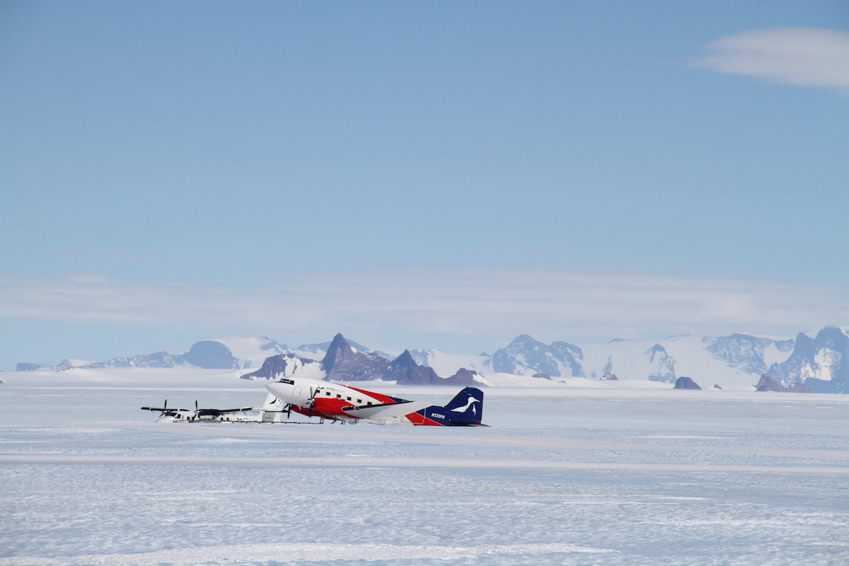 Atterrissage en Terre de la Reine-Maud © Expeditions Unlimited