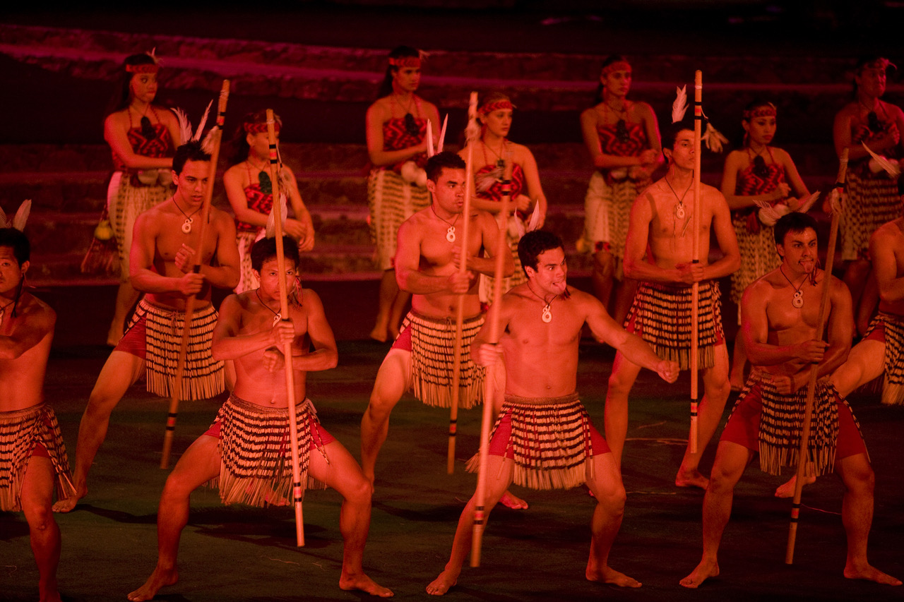 Danse haka maori en Polynésie © José Gil