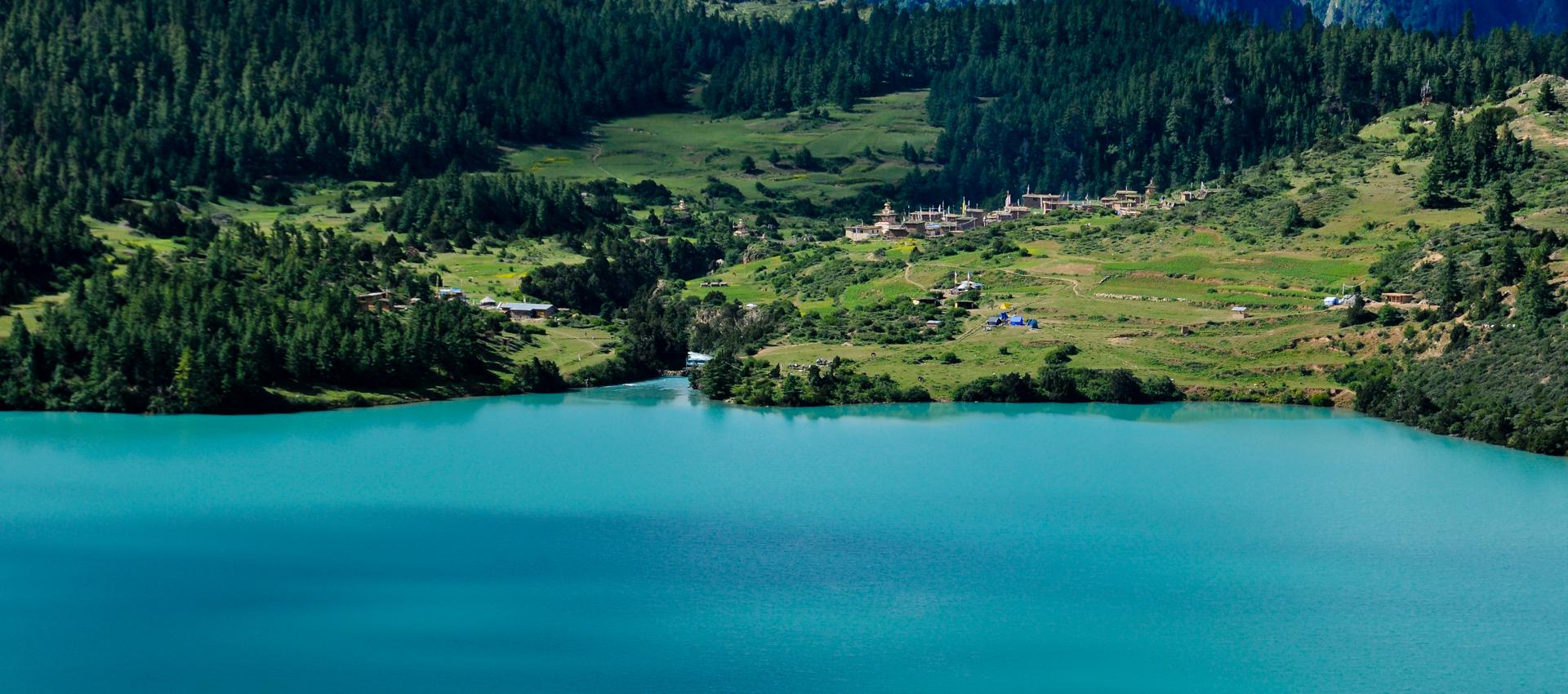 Le lac de Tarap au Népal