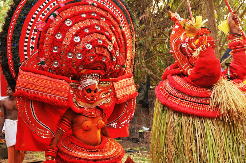 Danseurs masqués lors d'un theyyam © Jean-Pierre Garrec