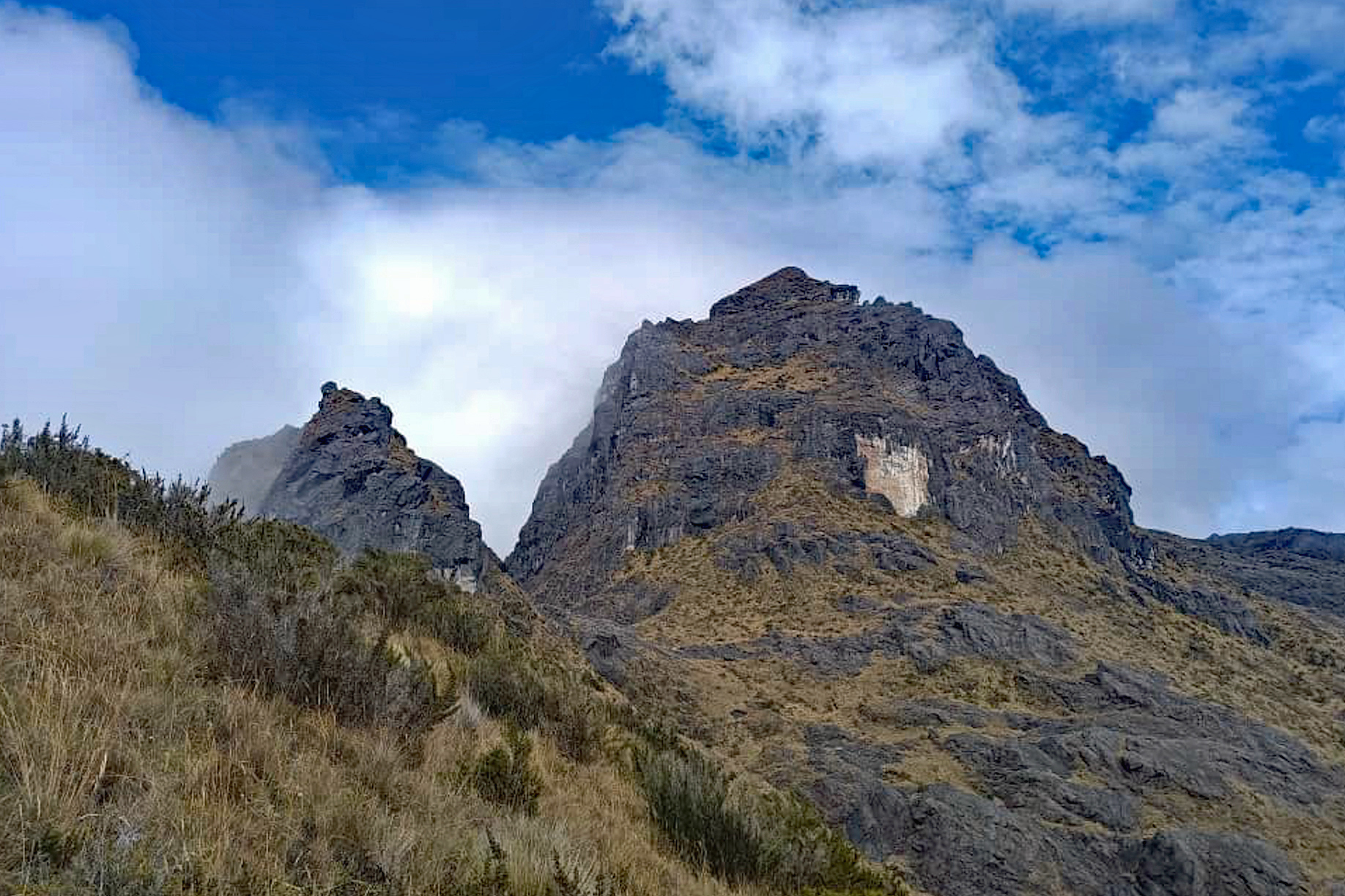 Ascension du volcan mont Giluwe (4368 m), en Papouasie-Nouvelle-Guinée