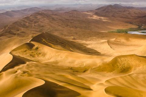 Océan de dunes dans le désert de Gobi