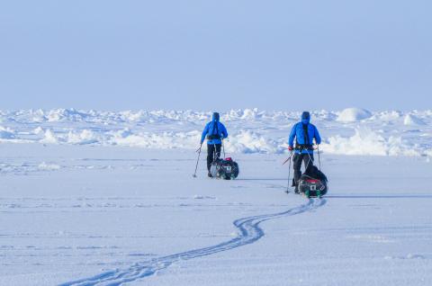 Vers le pôle Nord en ski-polka 