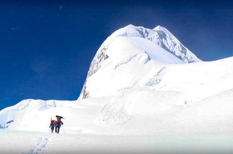 Expédition en vue du sommet du Baruntse