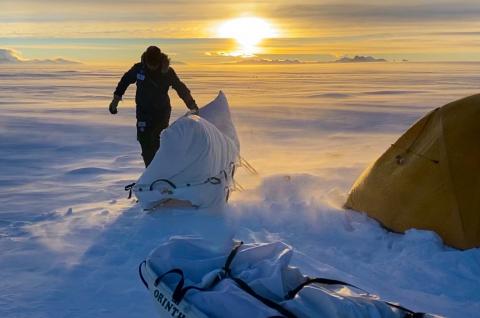 Expédition en ski pulka au camp en terre de la Reine Maude en Antarctique