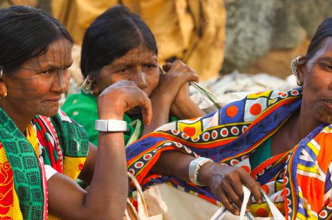 Femmes sur un marché en Orissa, en Inde orientale