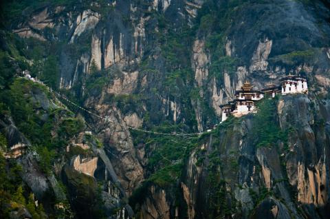 Monastère de Taktsang ou la tanière du tigre près de Paro au Bhoutan Monastère de Taktsang ou la tanière du tigre près de Paro au Bhoutan