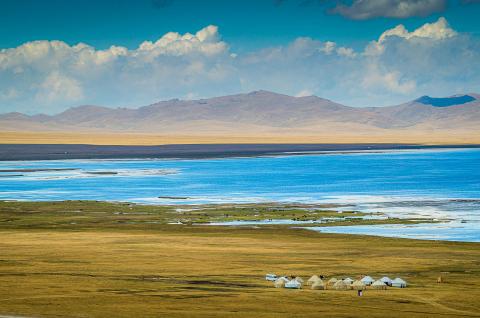 Randonnée sur les rives du lac Son Kul au pamir Kirghizistan