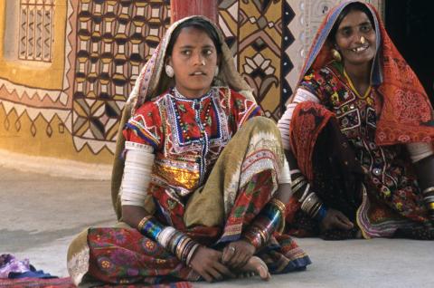 Voyage vers des femmes d'un peuple du Kutch au Gujarat
