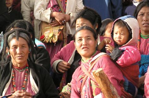 Voyage vers des villageois monpa à une cérémonie en Arunachal Pradesh