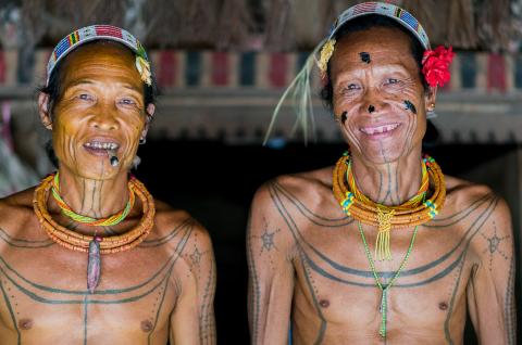 Trek vers deux chamans mentawaï emblématiques sur l'île de Siberut