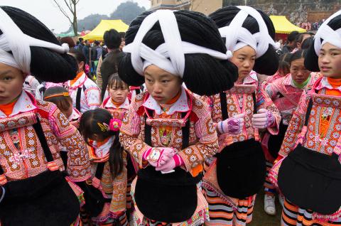 Fête chez les Miao à Longues Cornes en Chine du sud Immersion dans la fête des Miao à Longues Cornes au village de Longga
